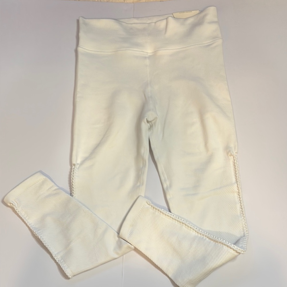 aerie White Leggings with Soft Material and Form-Fitting Design